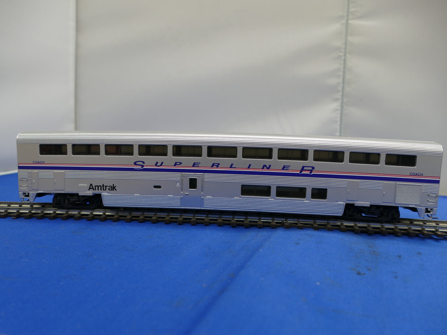 Walthers HO 85' Superliner Amtrak Coach (used)