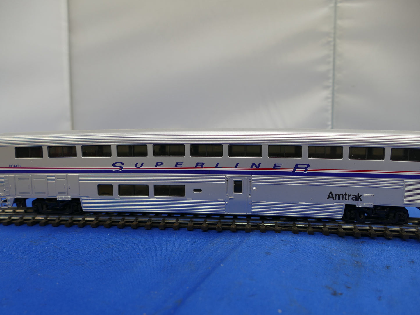 Walthers HO 85' Superliner Amtrak Coach (used)