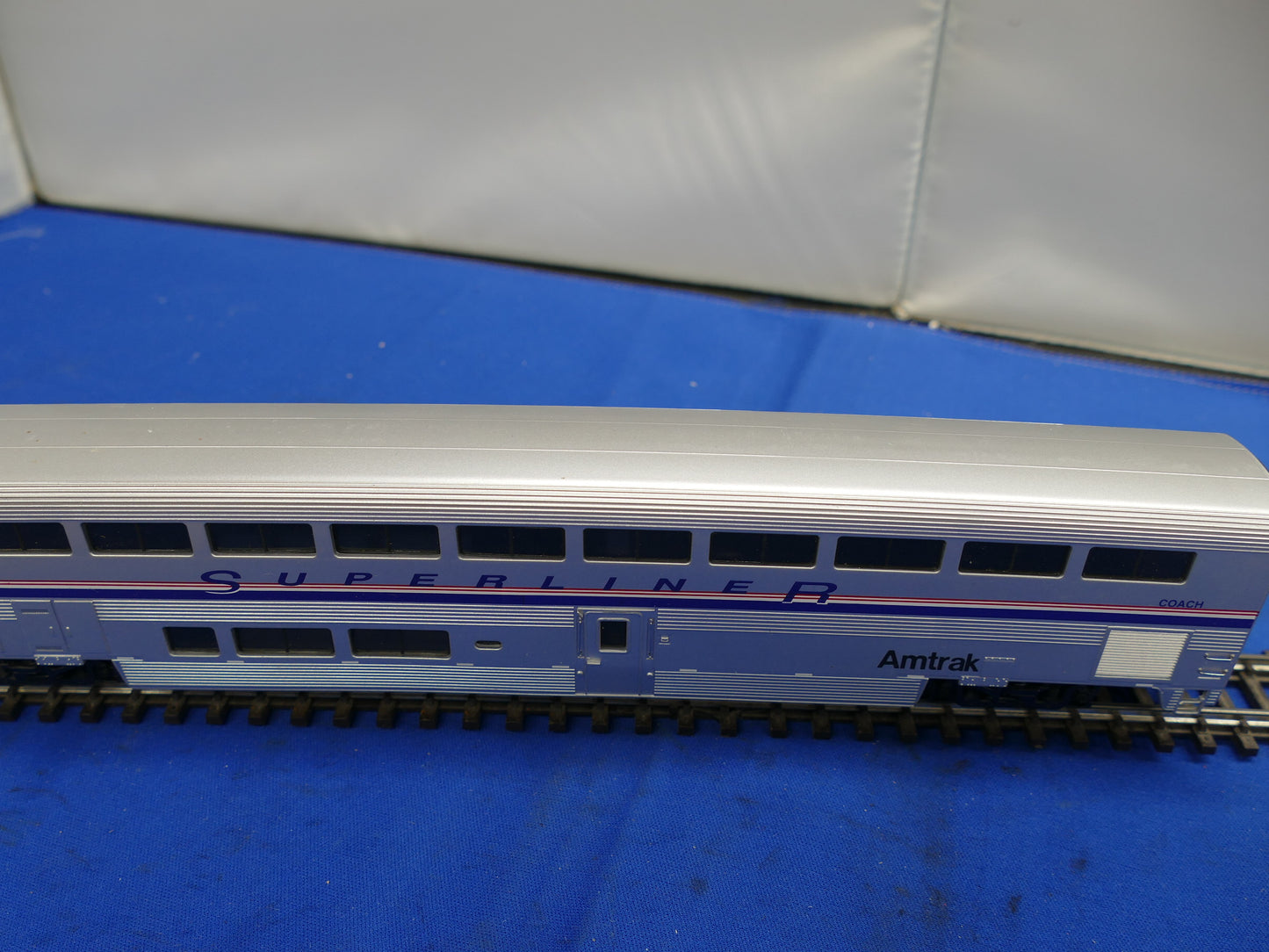 Walthers HO 85' Superliner Amtrak Coach (used)