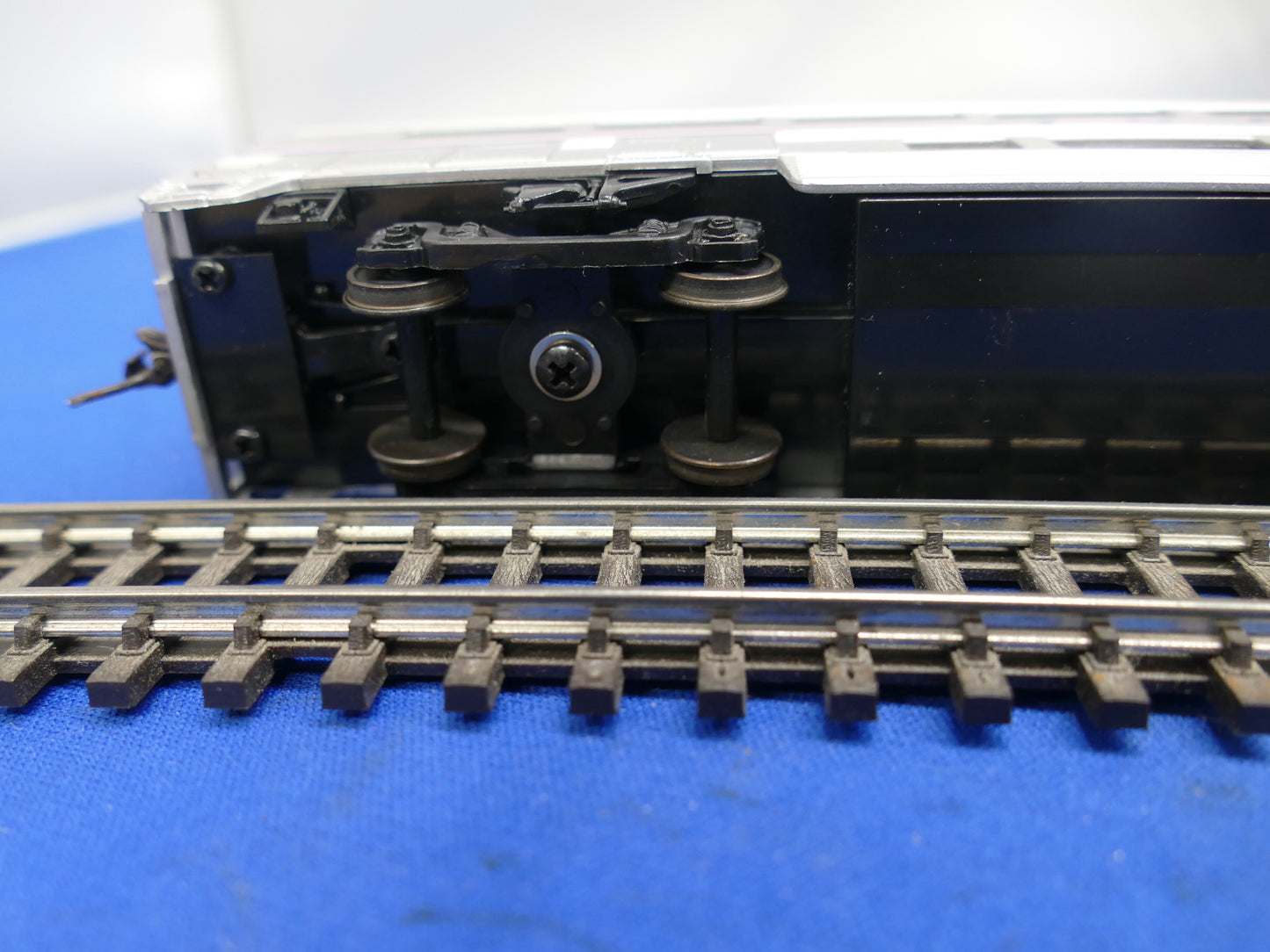 Walthers HO 85' Superliner Amtrak Coach (used)