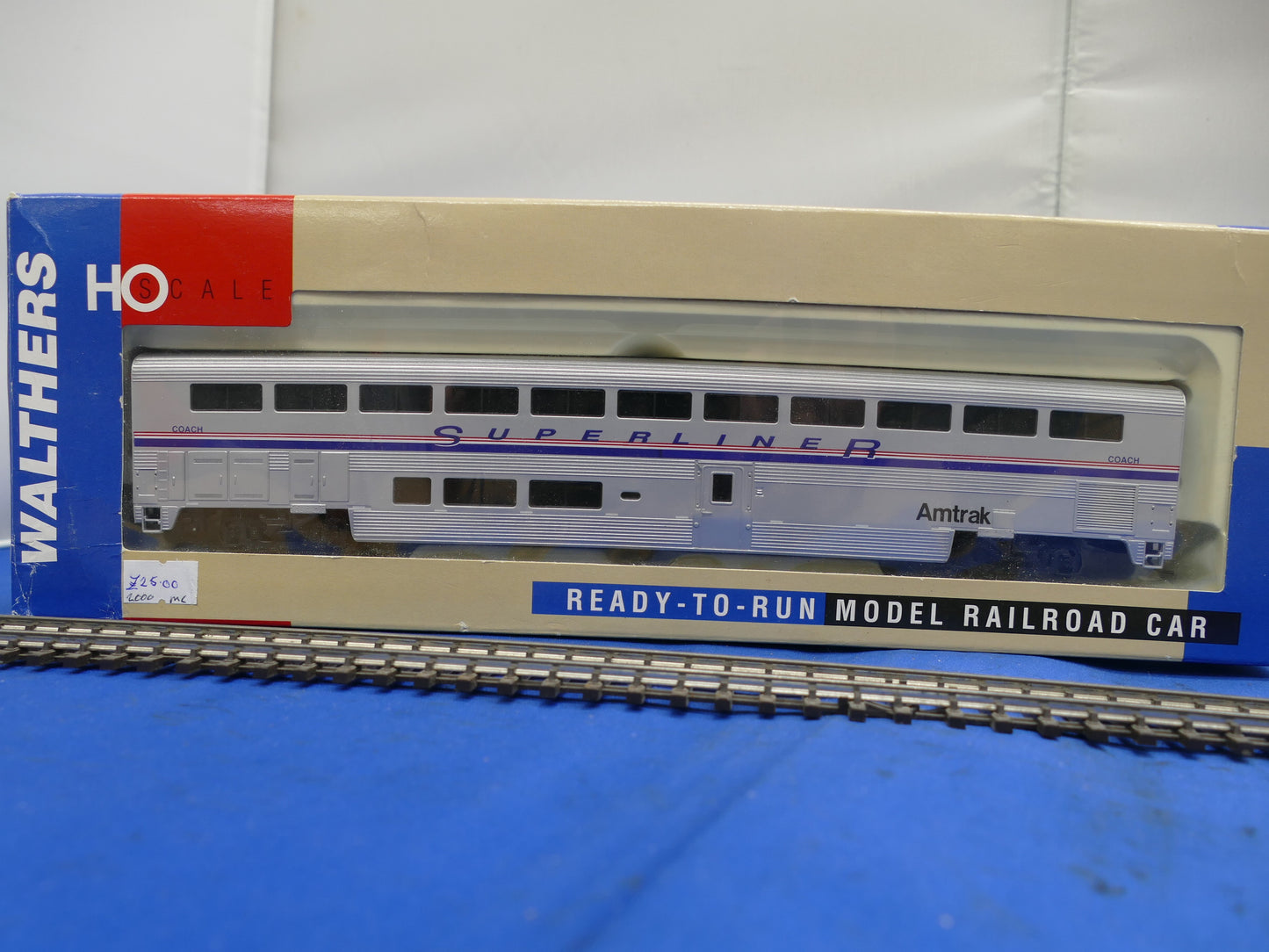Walthers HO 85' Superliner Amtrak Coach (used)