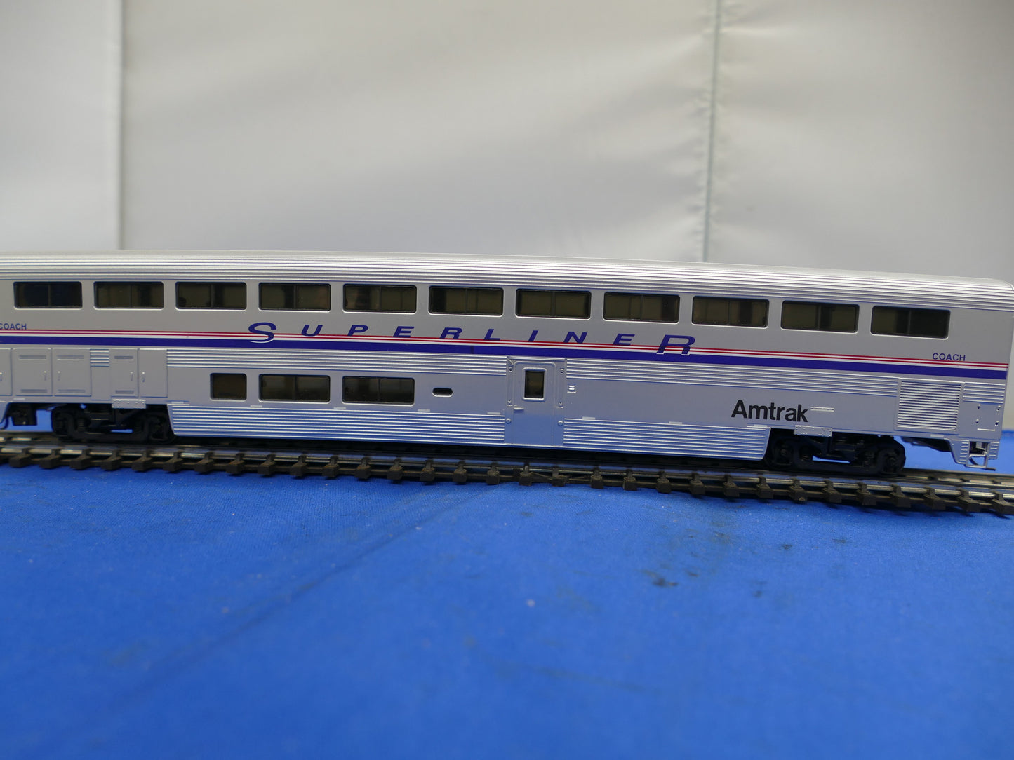 Walthers HO 85' Superliner Amtrak Coach (used)