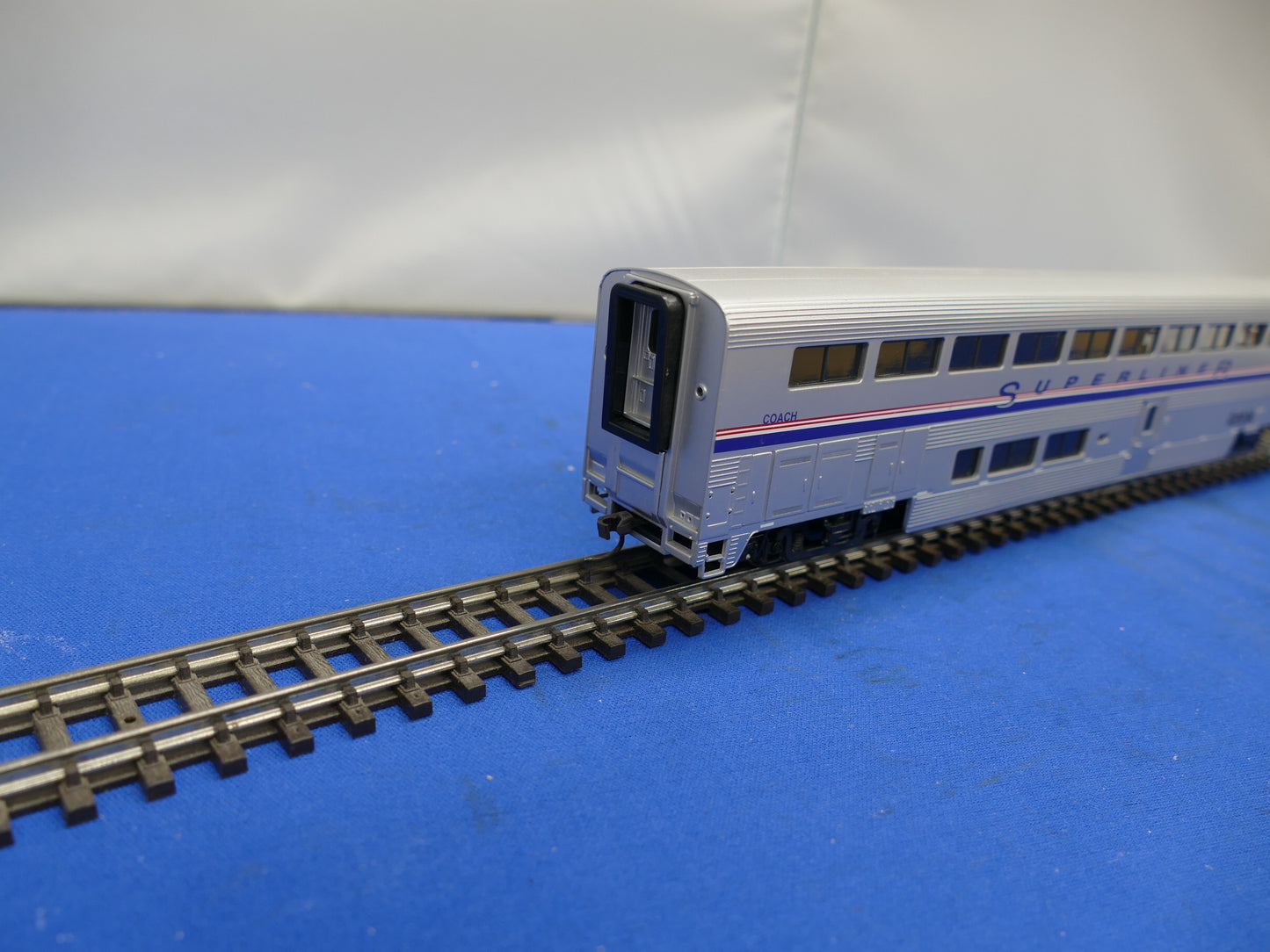 Walthers HO 85' Superliner Amtrak Coach (used)