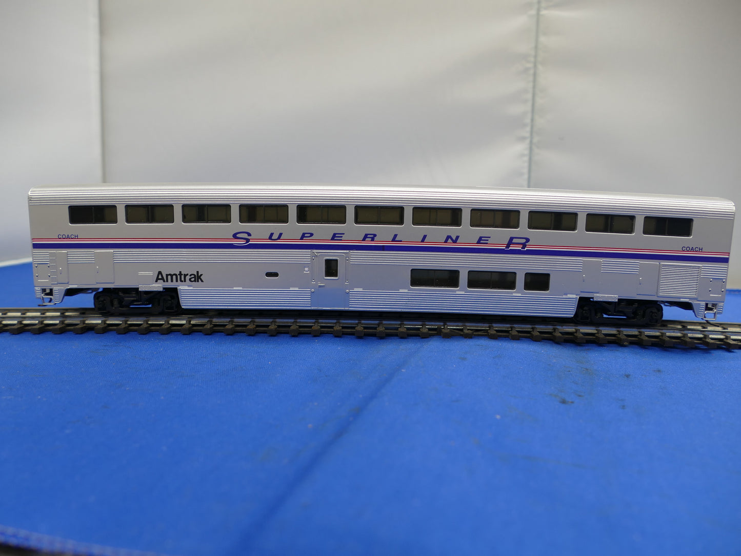 Walthers HO 85' Superliner Amtrak Coach (used)