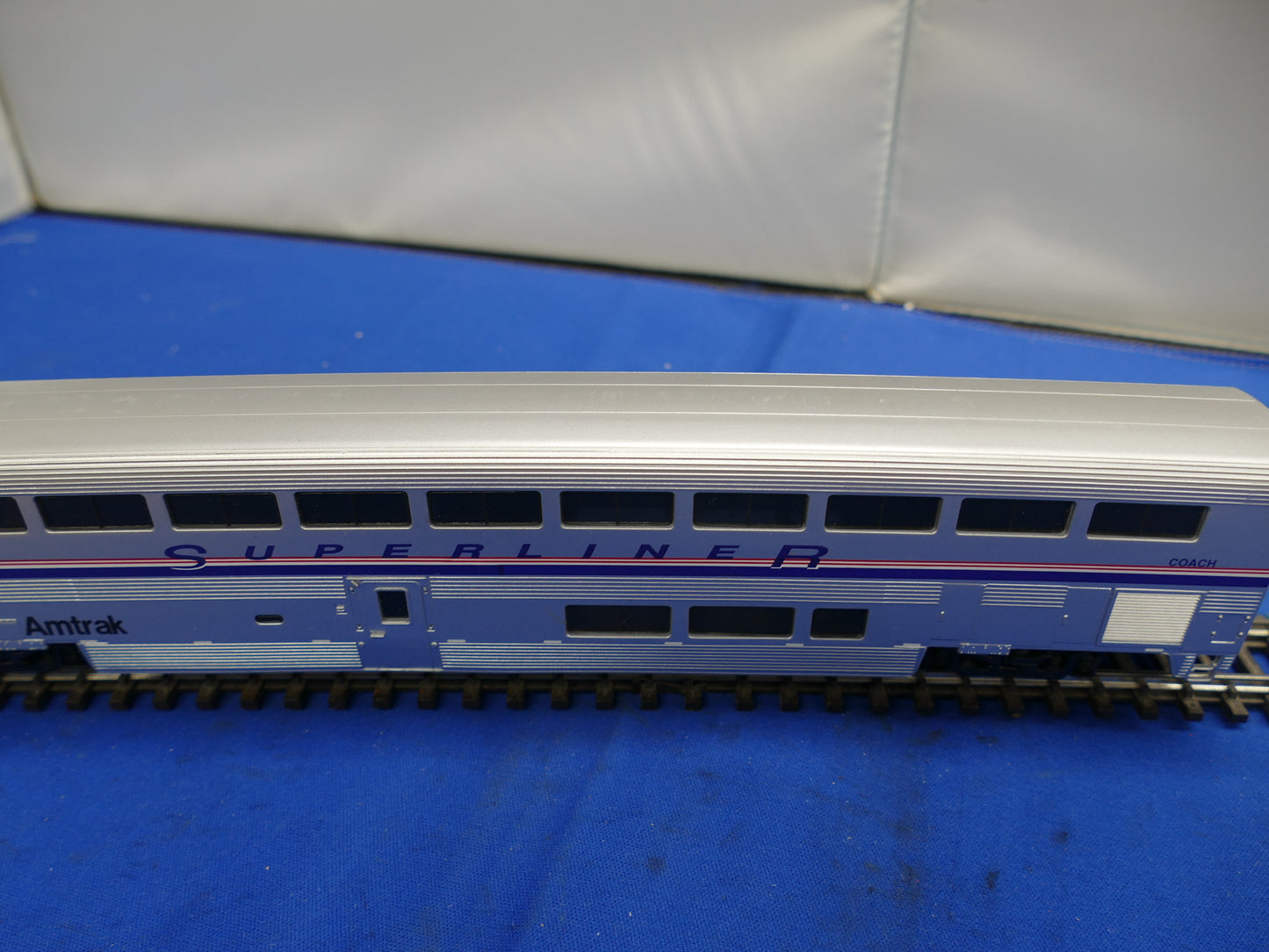 Walthers HO 85' Superliner Amtrak Coach (used)