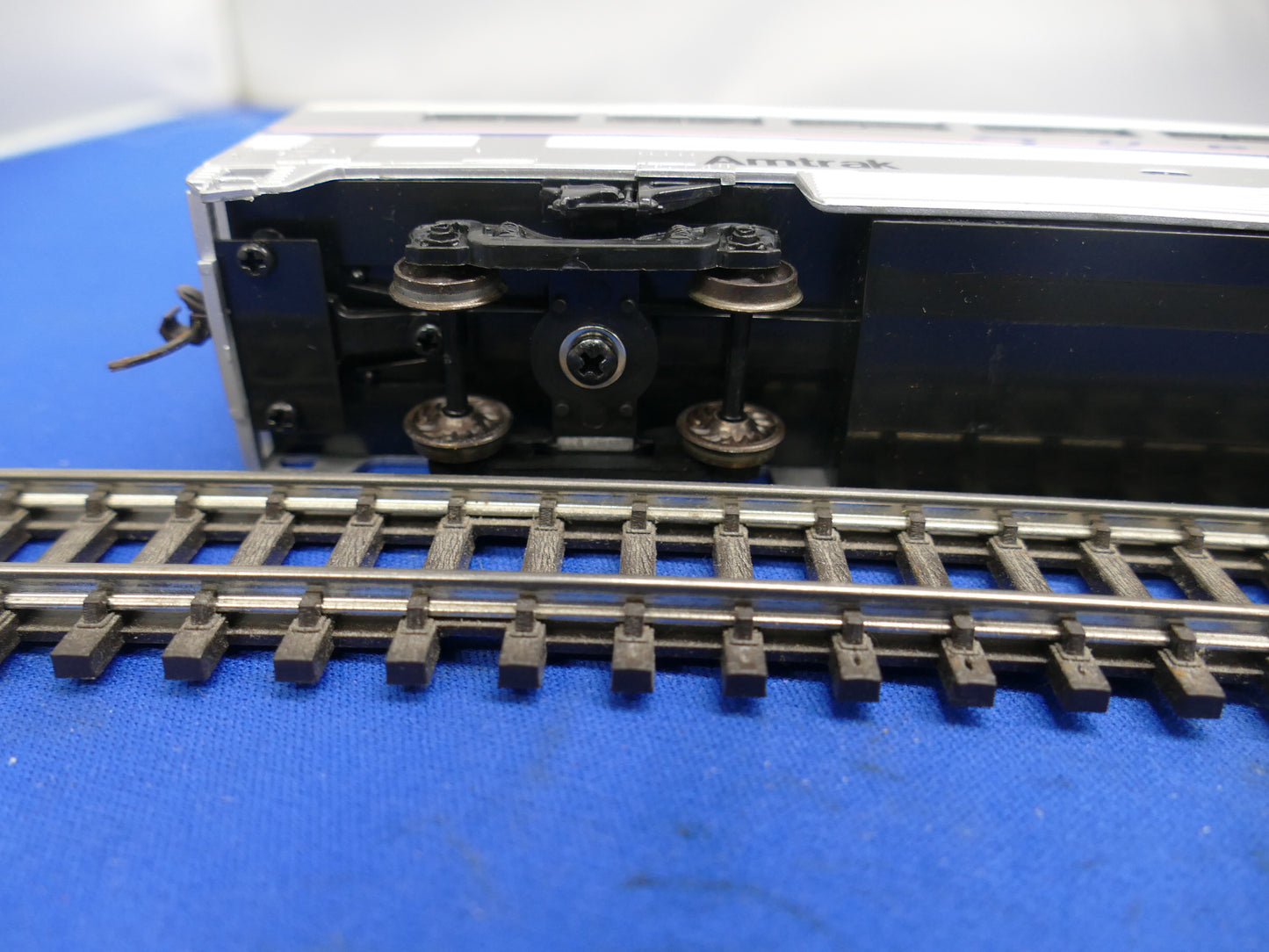 Walthers HO 85' Superliner Amtrak Coach (used)