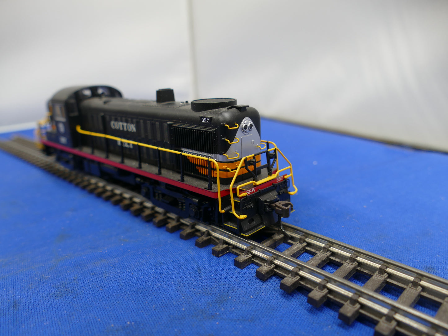 Atlas HO - #7003 ALCO RS-3 Loco "Cotton Belt" (used)