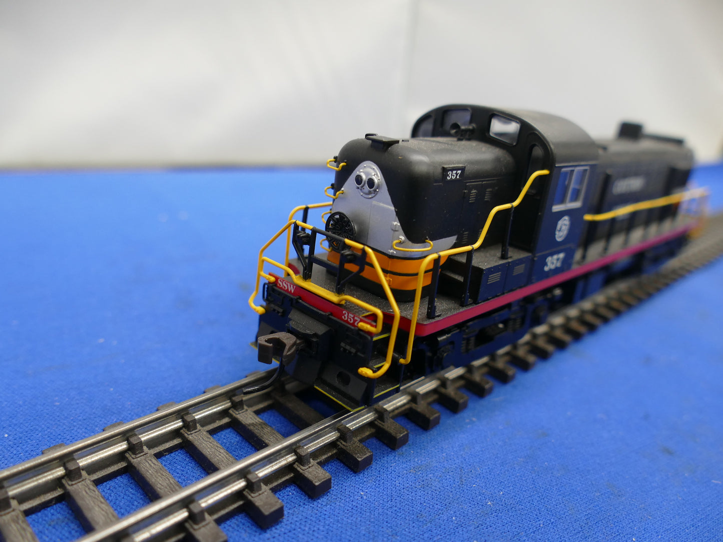 Atlas HO - #7003 ALCO RS-3 Loco "Cotton Belt" (used)