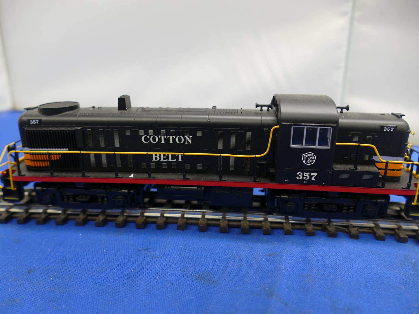 Atlas HO - #7003 ALCO RS-3 Loco "Cotton Belt" (used)