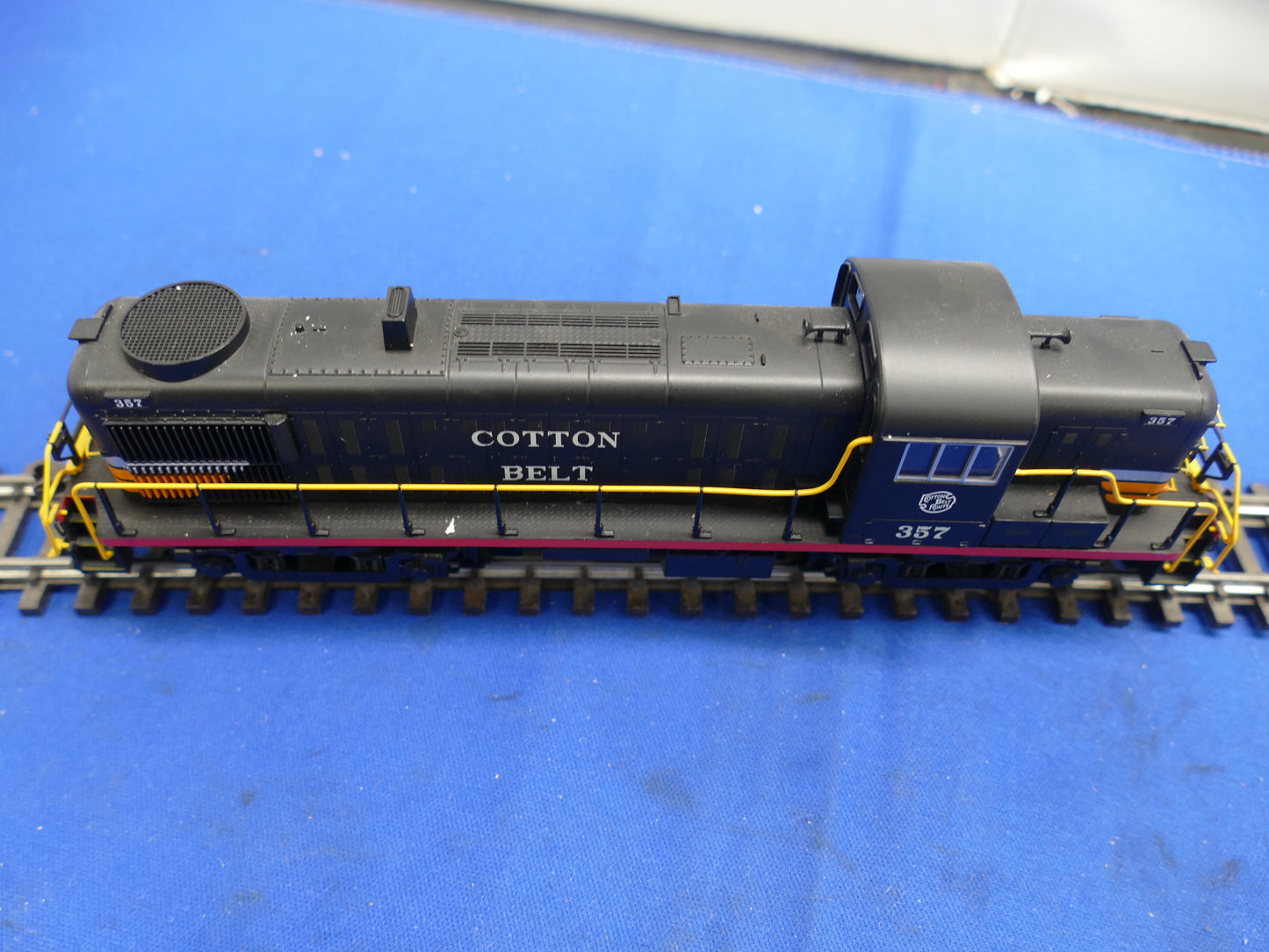 Atlas HO - #7003 ALCO RS-3 Loco "Cotton Belt" (used)