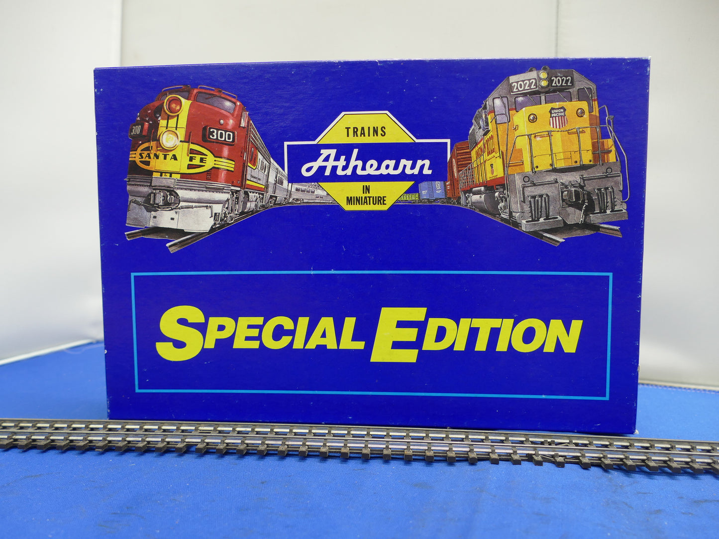 Athearn HO - #2302 Twin Set Tropicana Reefer (used)