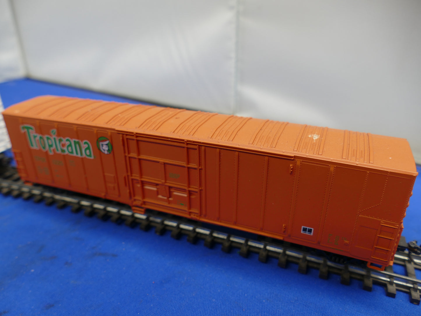 Athearn HO - #2302 Twin Set Tropicana Reefer (used)