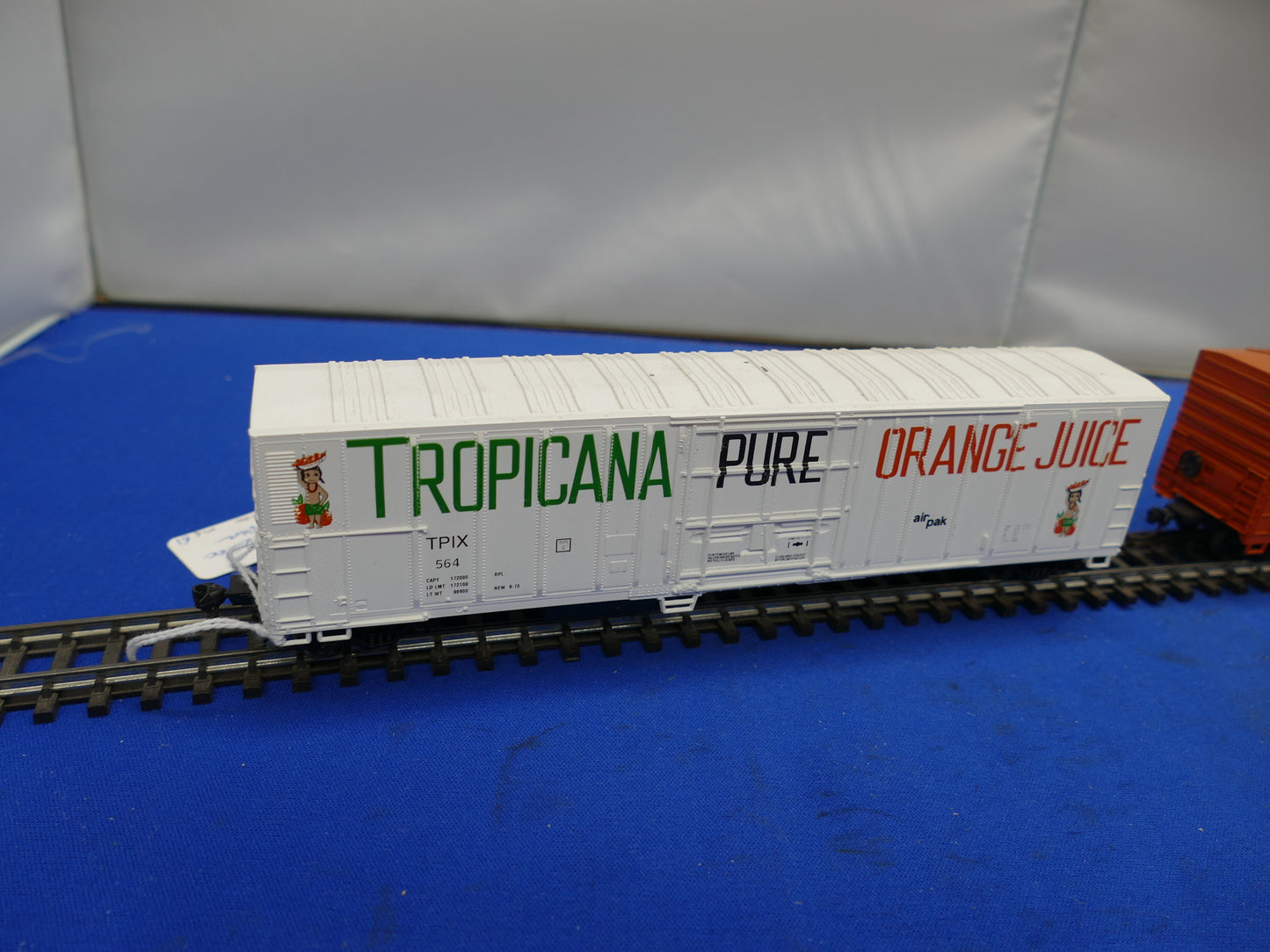 Athearn HO - #2302 Twin Set Tropicana Reefer (used)
