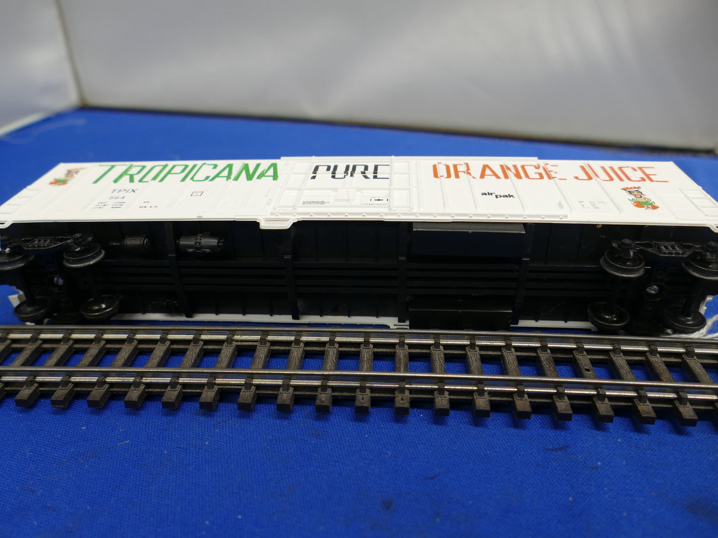 Athearn HO - #2302 Twin Set Tropicana Reefer (used)
