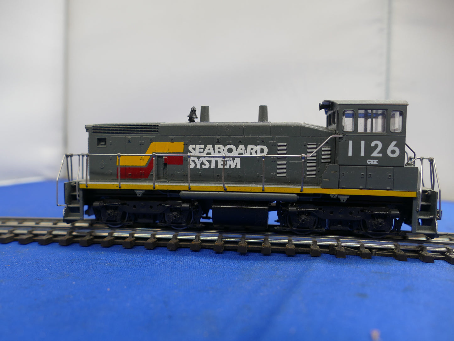 Athearn HO - #4001 "Seaboard" Switcher (used)