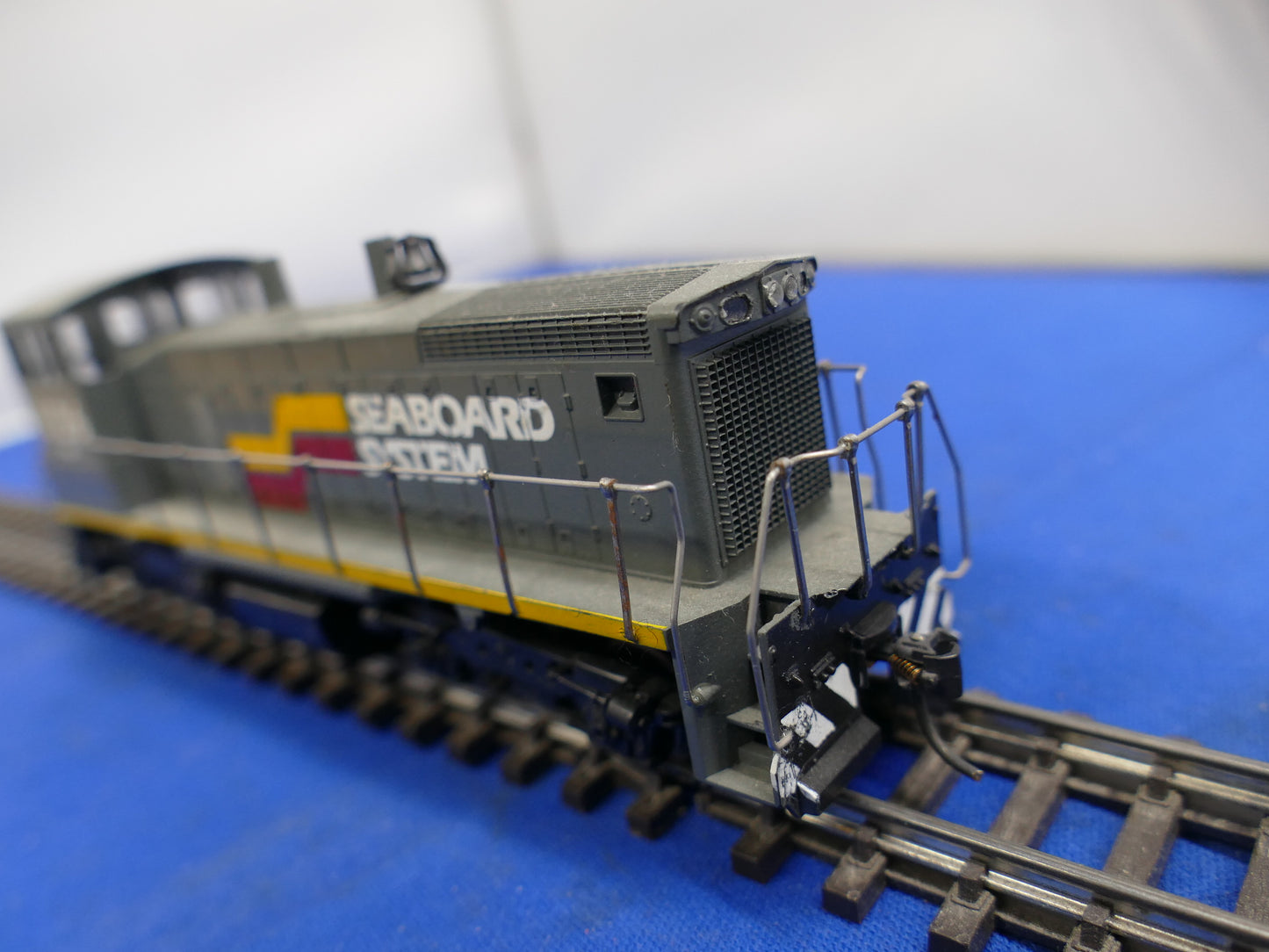 Athearn HO - #4001 "Seaboard" Switcher (used)