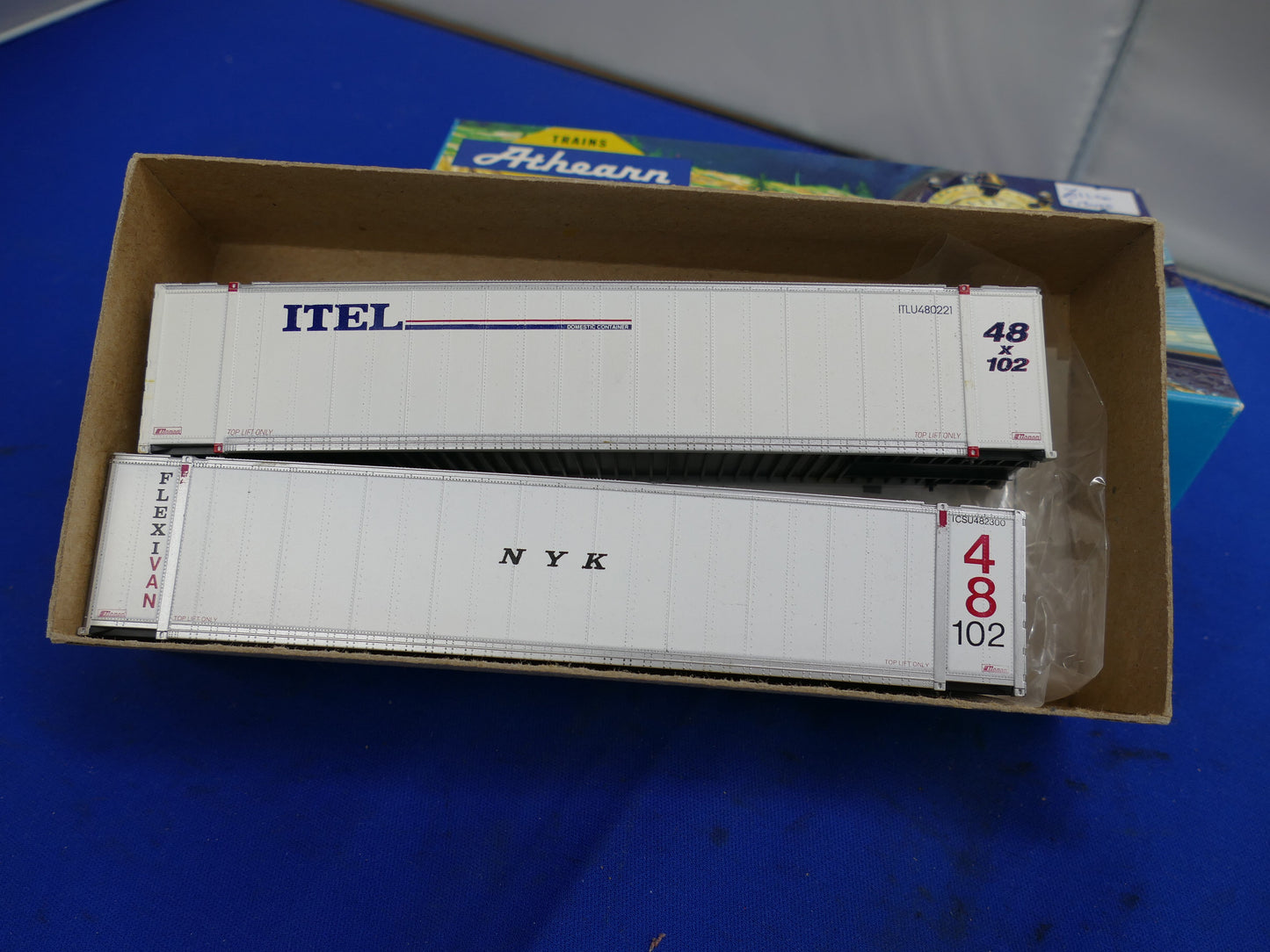 Athearn HO - #5704 Box of 2 Containers (used)