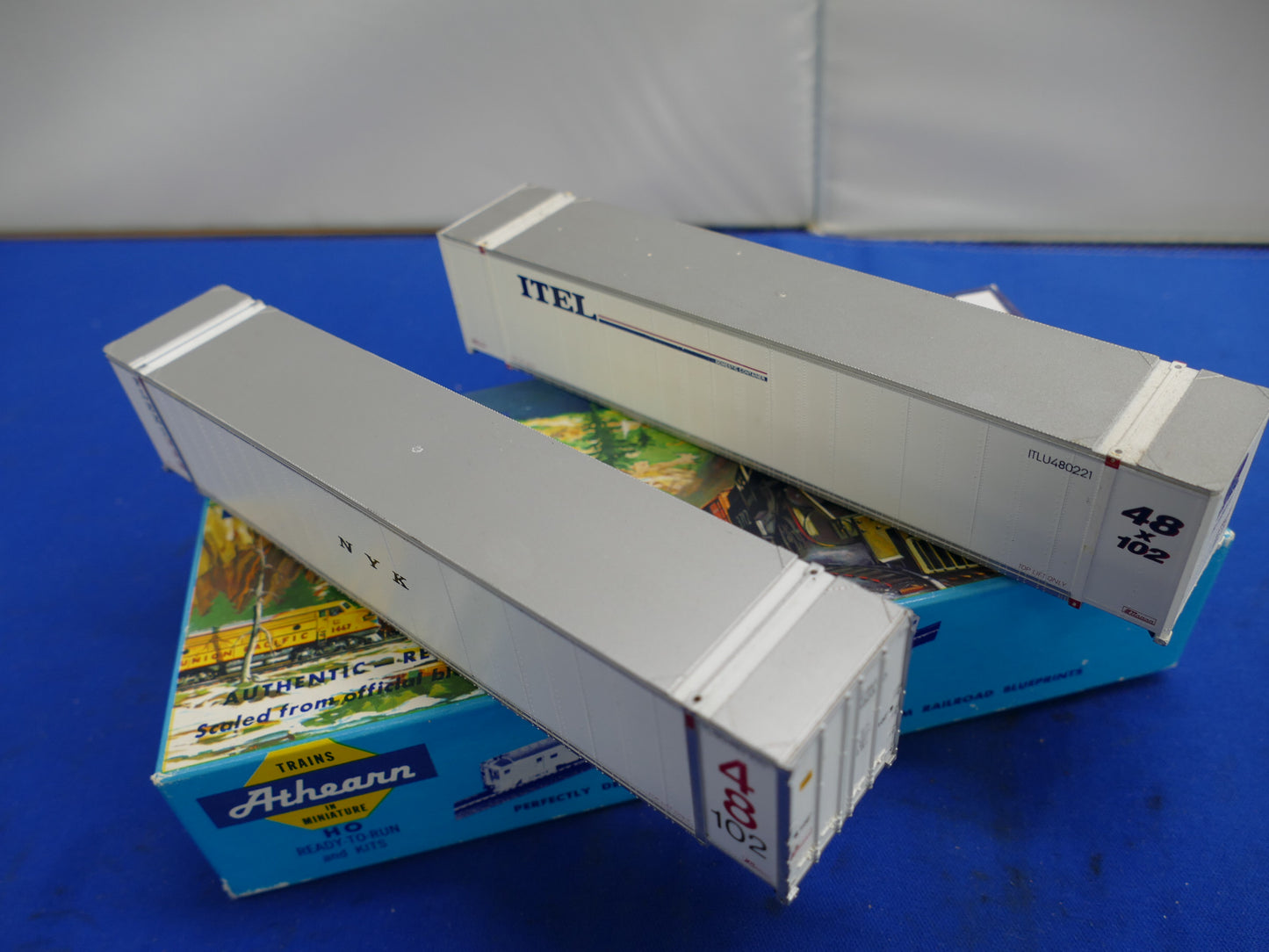 Athearn HO - #5704 Box of 2 Containers (used)