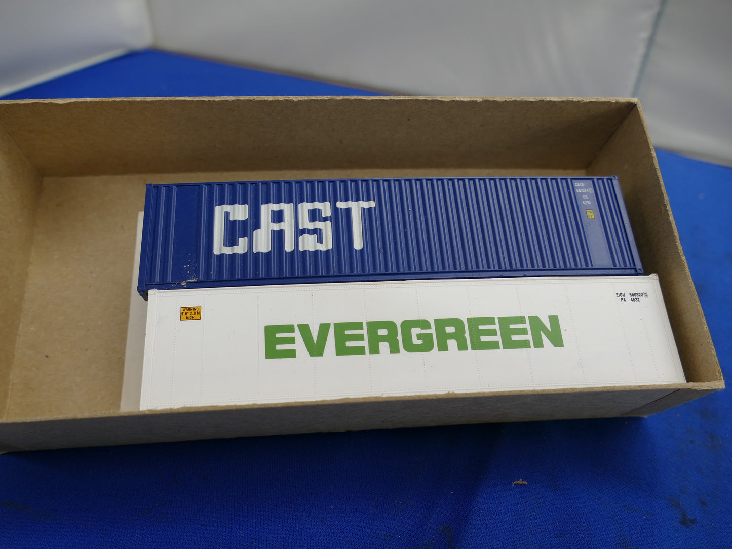 Athearn HO - #5747 Box of 2 Containers (used)