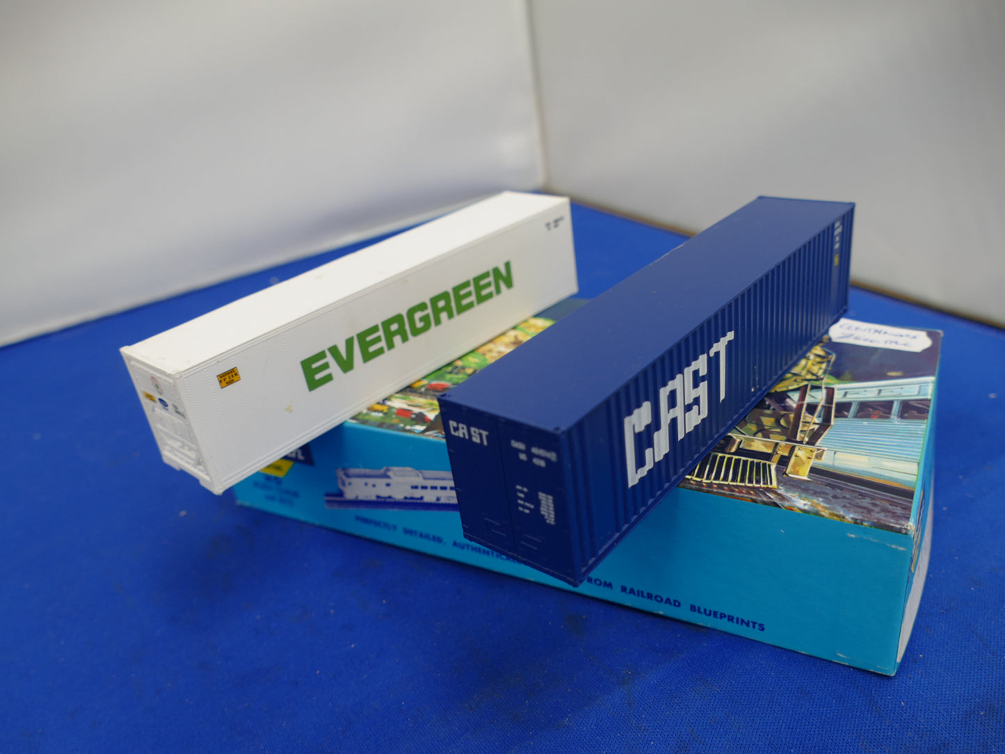 Athearn HO - #5747 Box of 2 Containers (used)