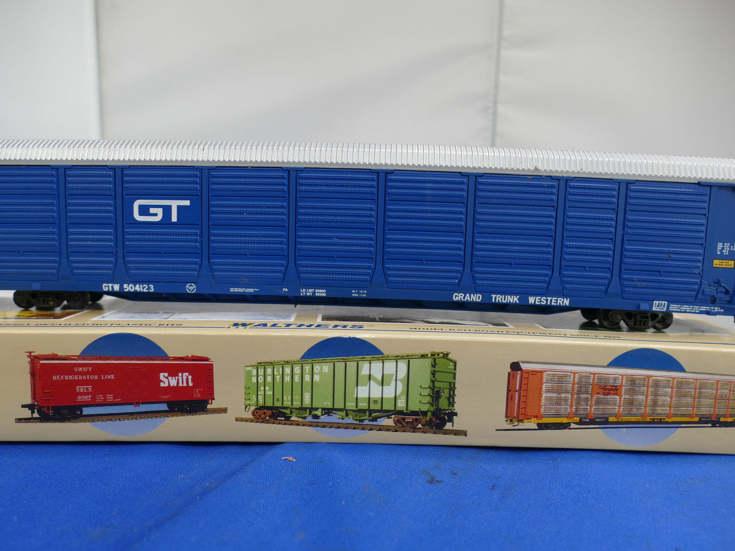 Walthers HO - 89' Enclosed Auto Carrier (used)