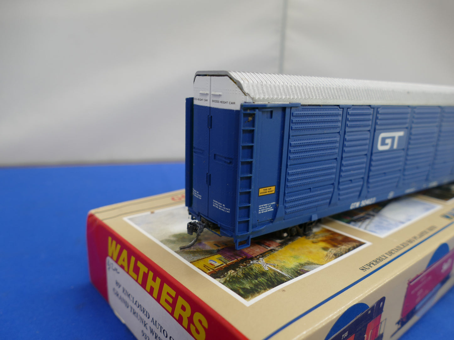 Walthers HO - 89' Enclosed Auto Carrier (used)