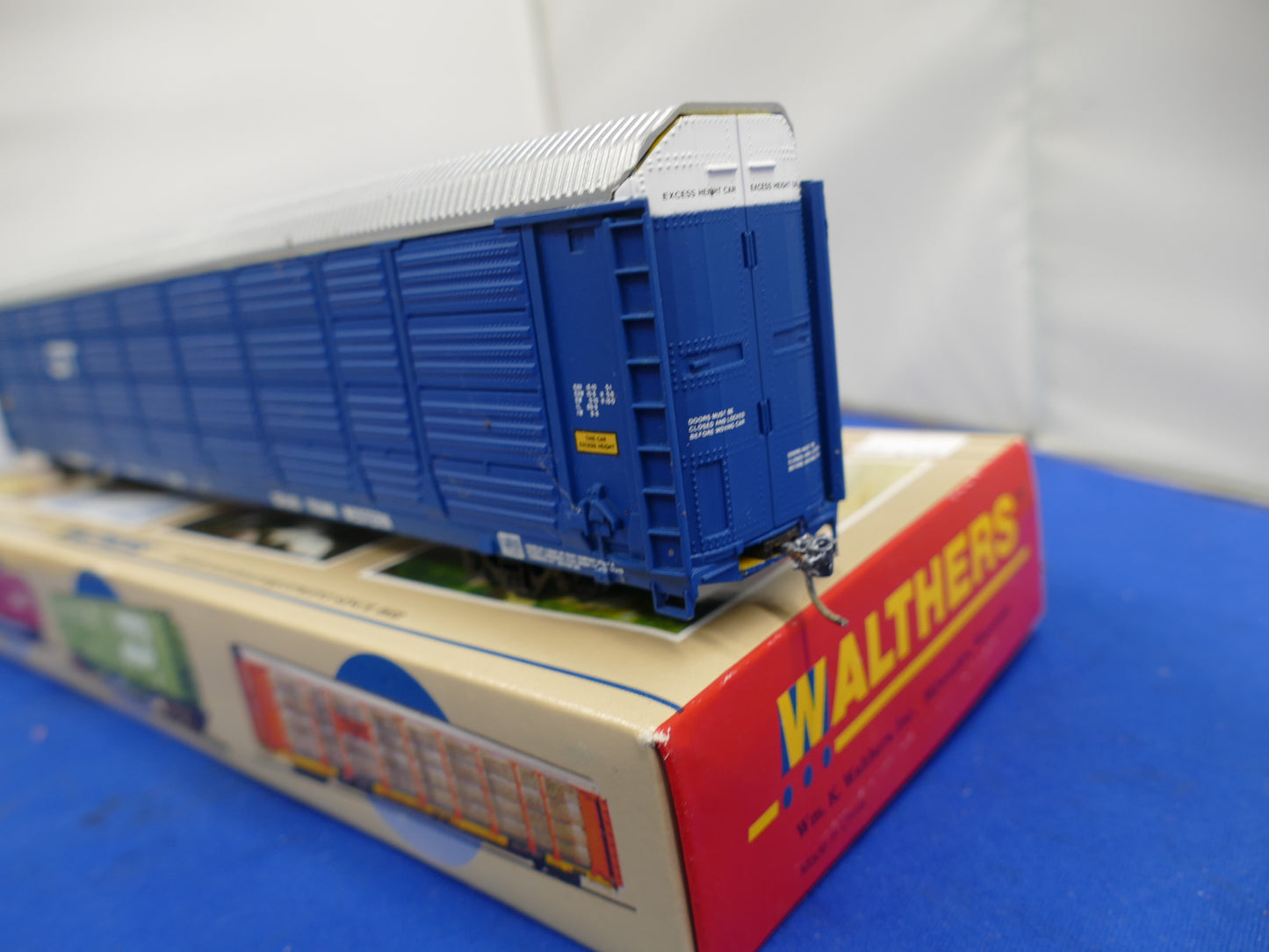Walthers HO - 89' Enclosed Auto Carrier (used)