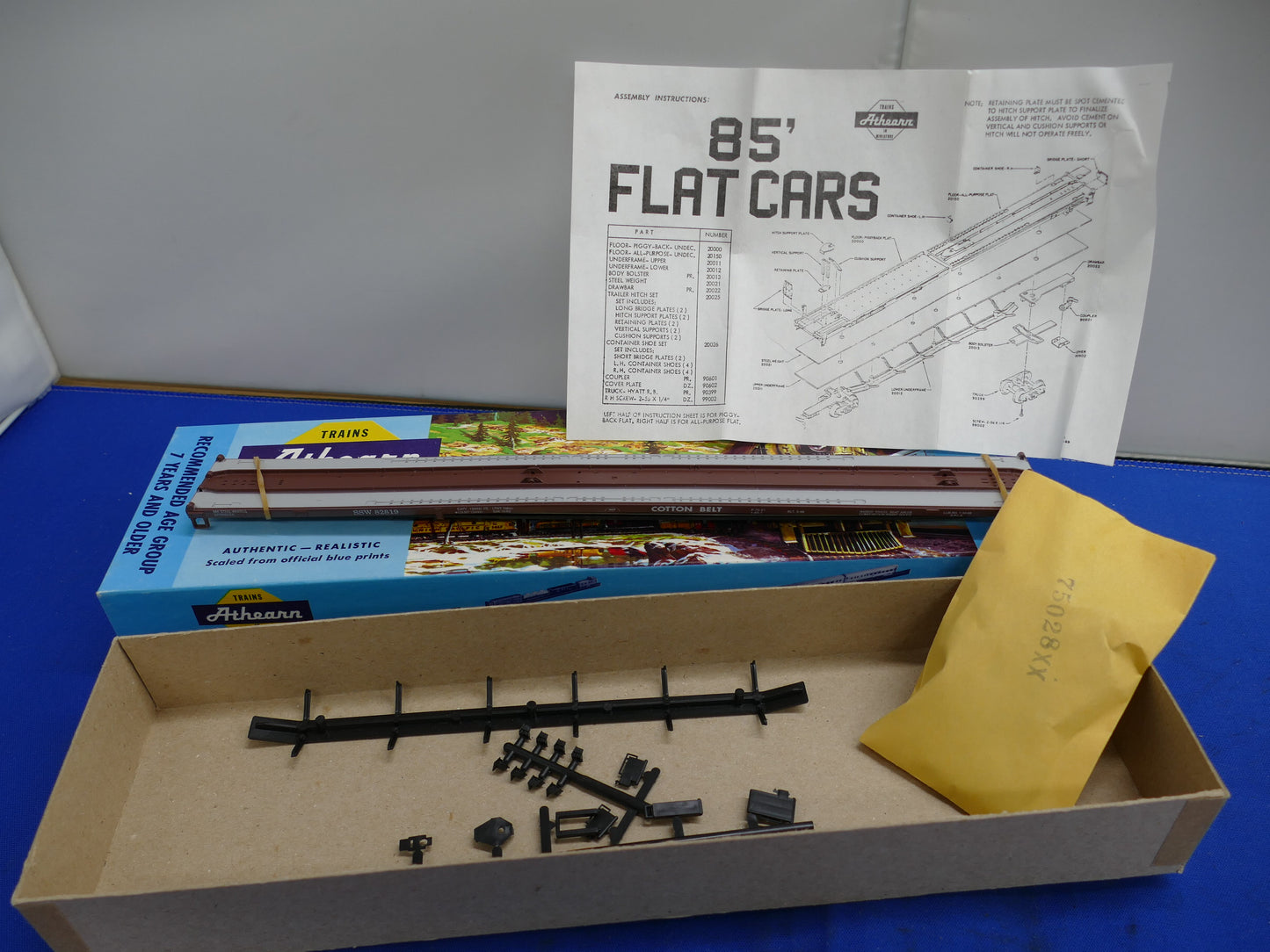 Athearn HO - #2018 85' Flat Kit (used)