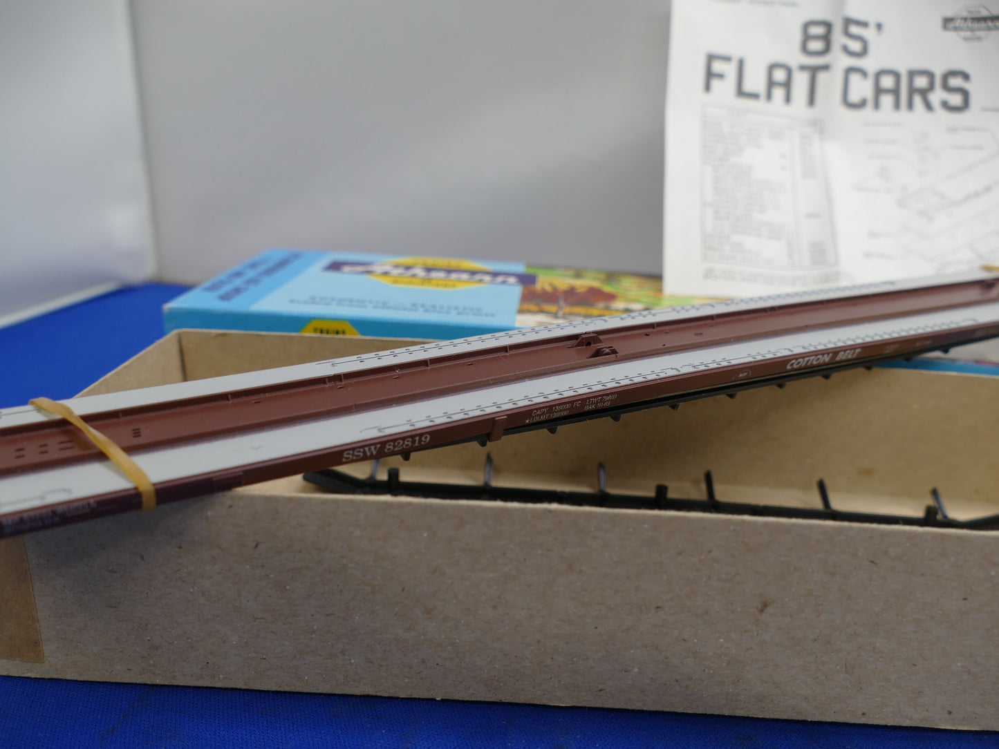 Athearn HO - #2018 85' Flat Kit (used)