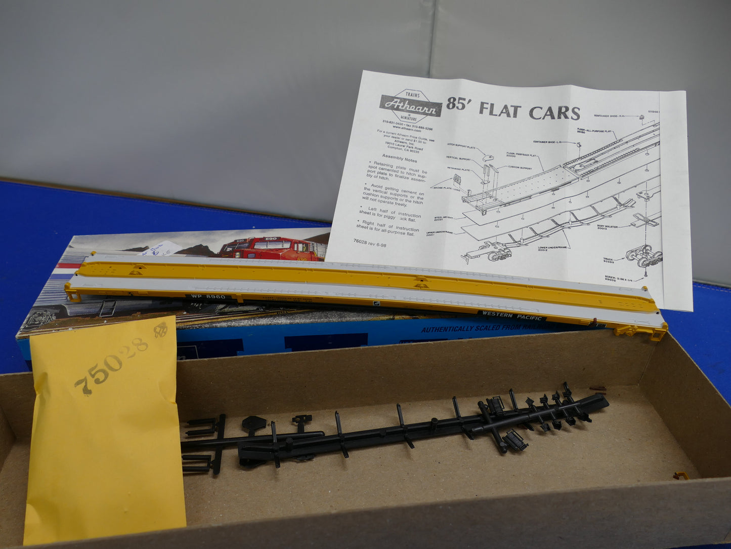 Athearn HO - #2018 85' Flat Kit (used)