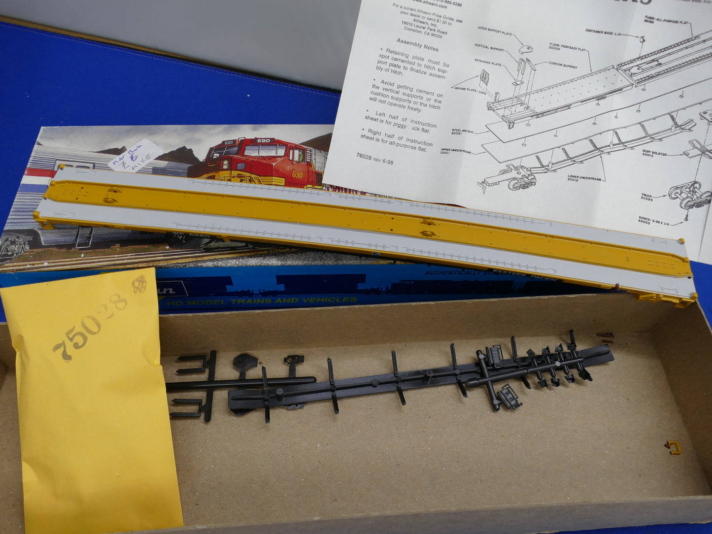 Athearn HO - #2018 85' Flat Kit (used)