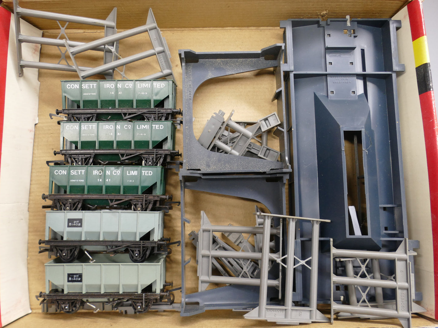 Hornby OO R415 Operating Ore Set (used)