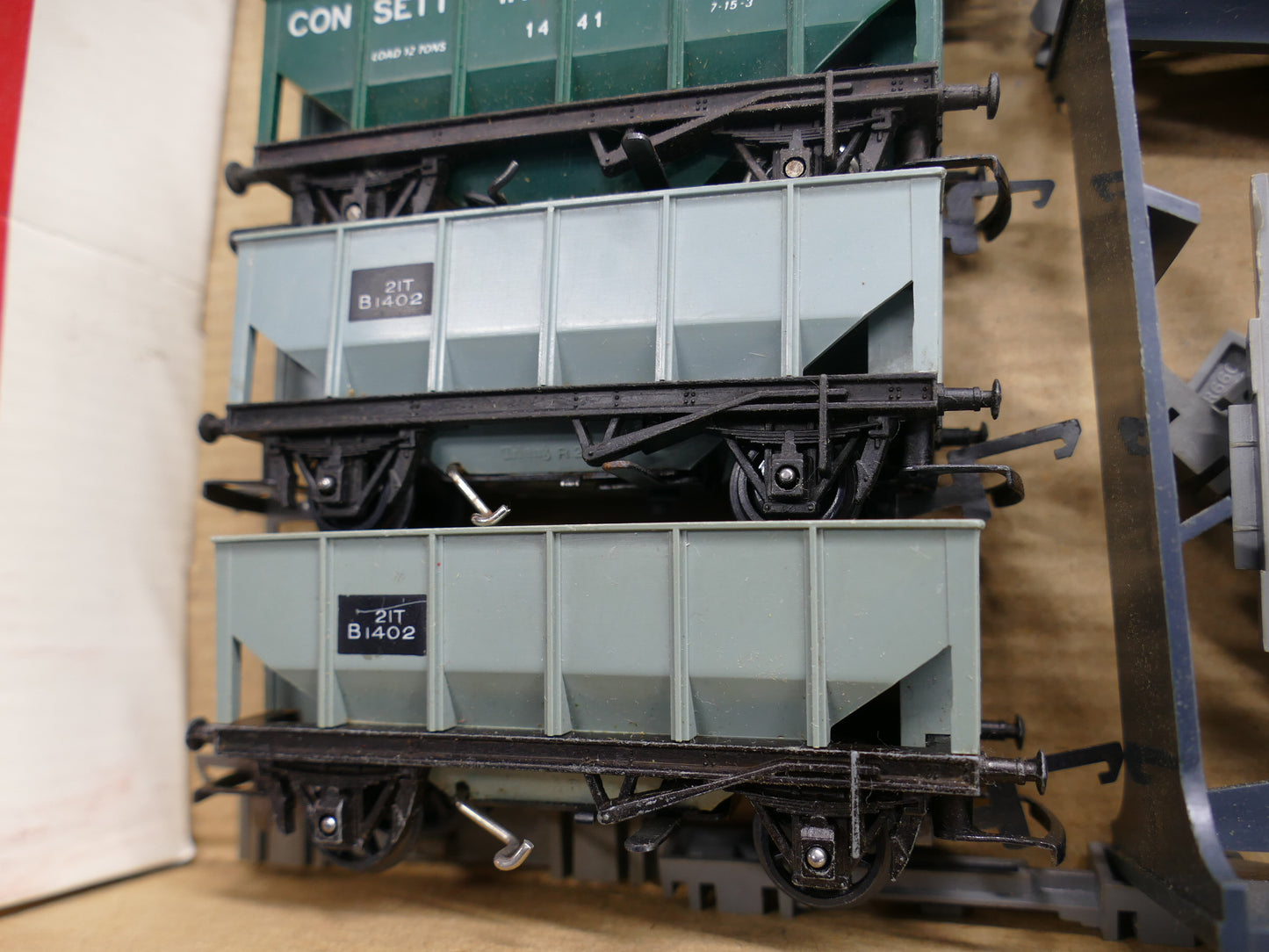 Hornby OO R415 Operating Ore Set (used)