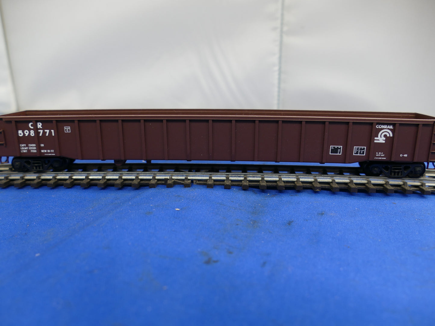 Walthers HO - 65' Mill Gondola (used)