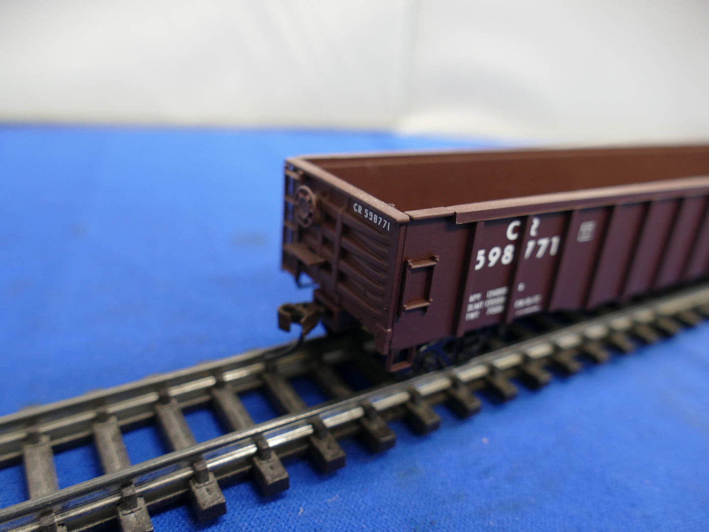 Walthers HO - 65' Mill Gondola (used)