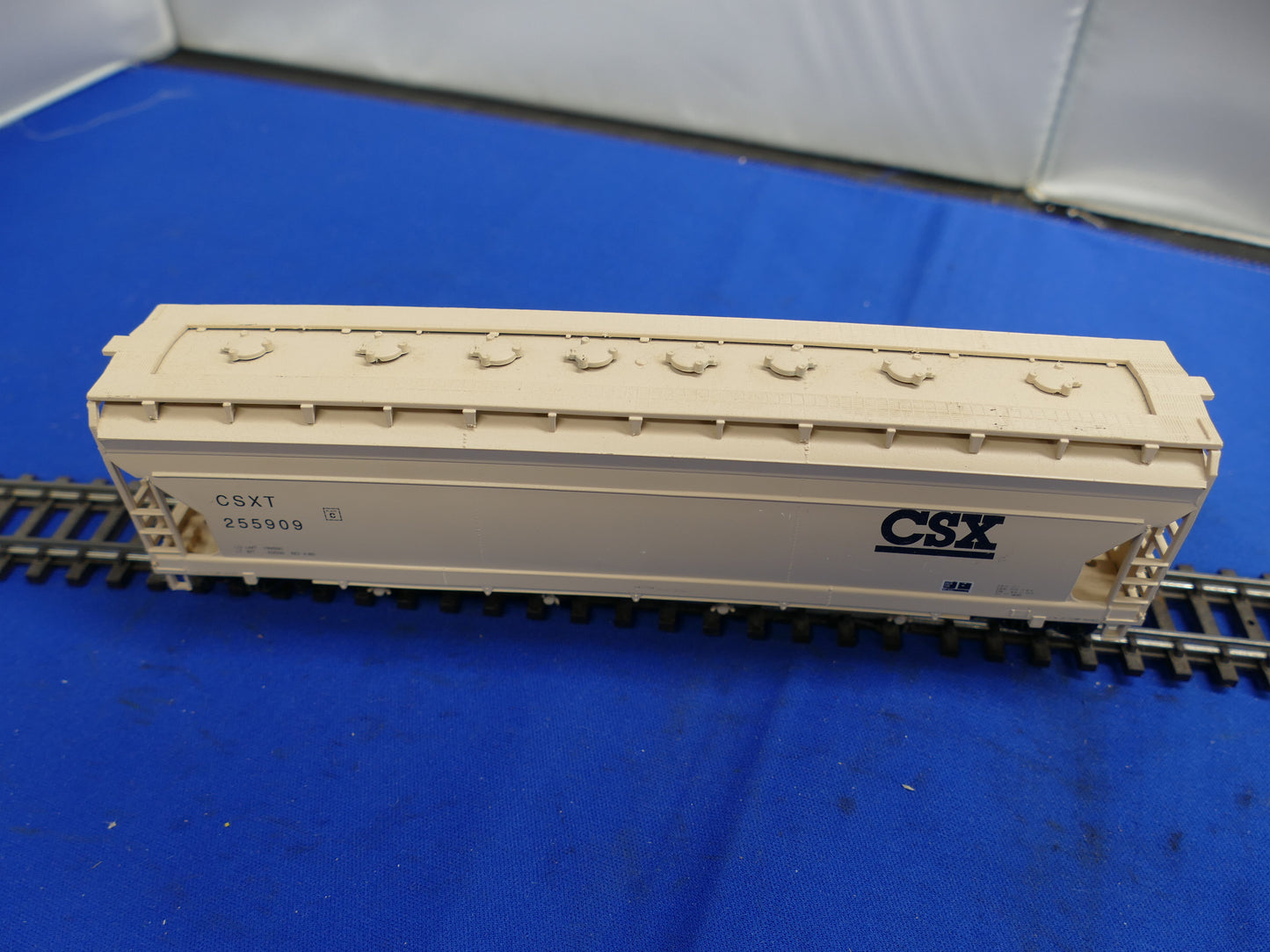 Athearn HO - Center Flow Hopper (used)