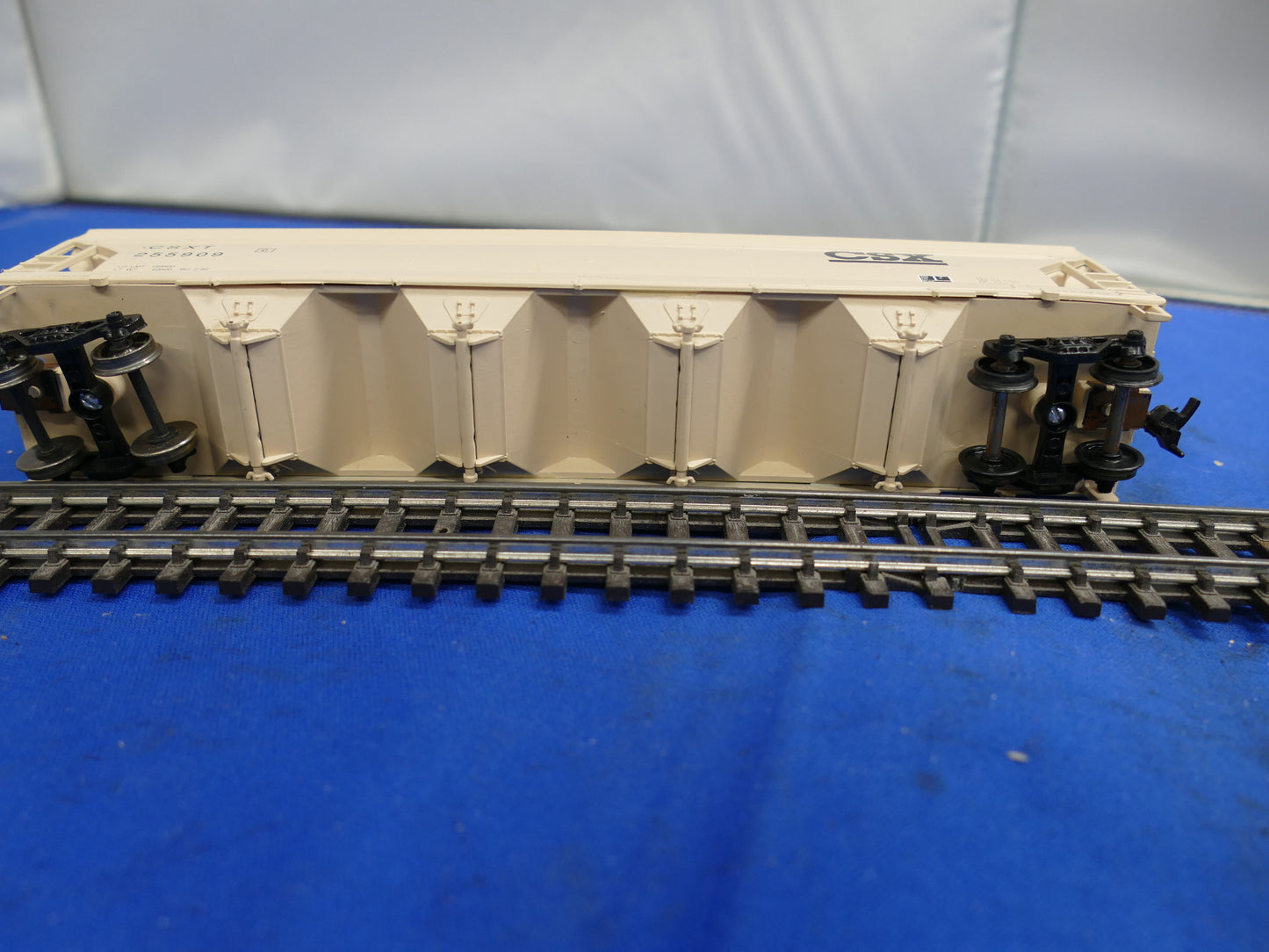 Athearn HO - Center Flow Hopper (used)