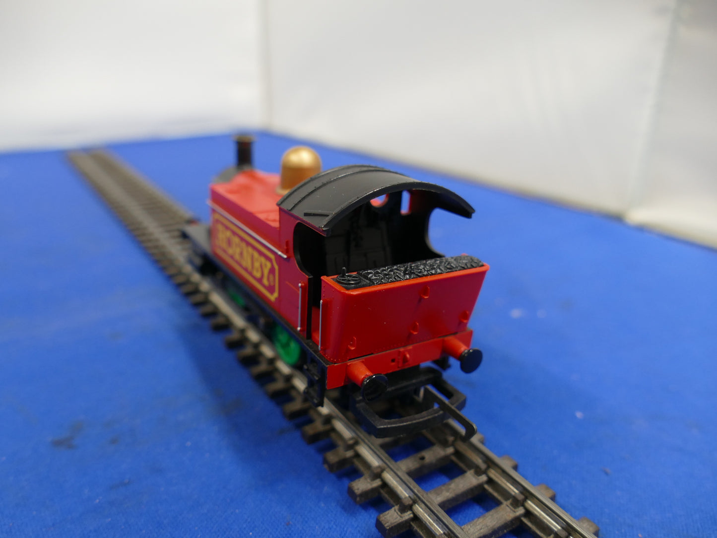 Hornby OO Red 0-4-0 Loco(used)