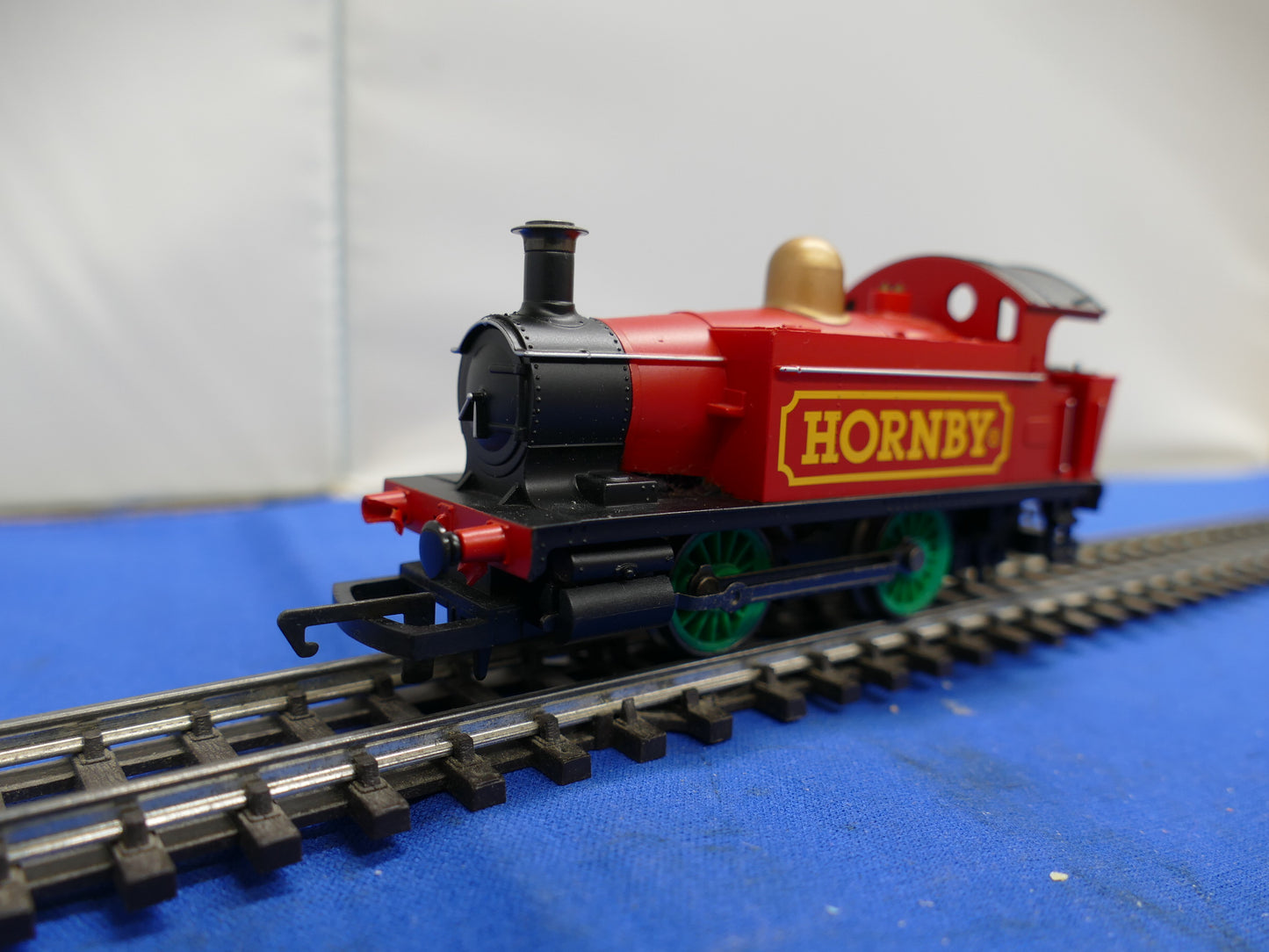 Hornby OO Red 0-4-0 Loco(used)