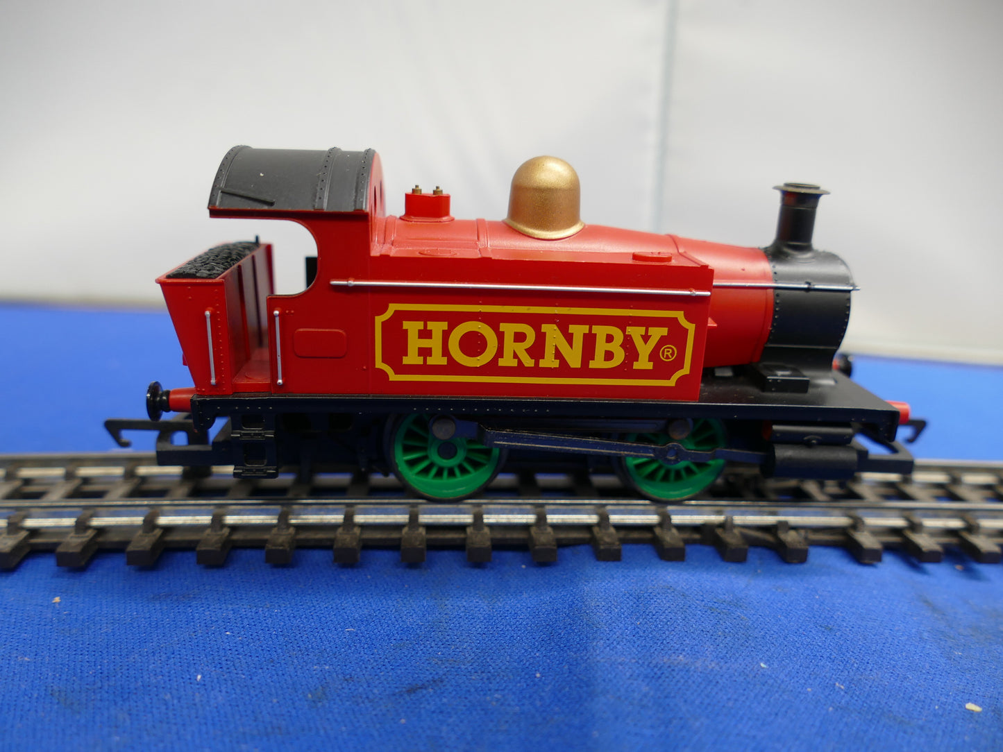 Hornby OO Red 0-4-0 Loco(used)