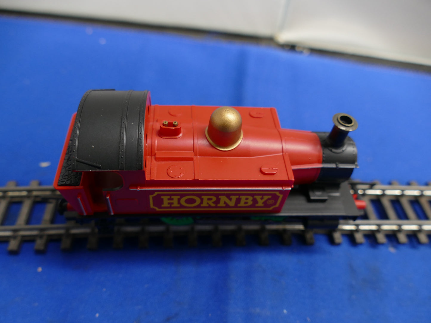 Hornby OO Red 0-4-0 Loco(used)