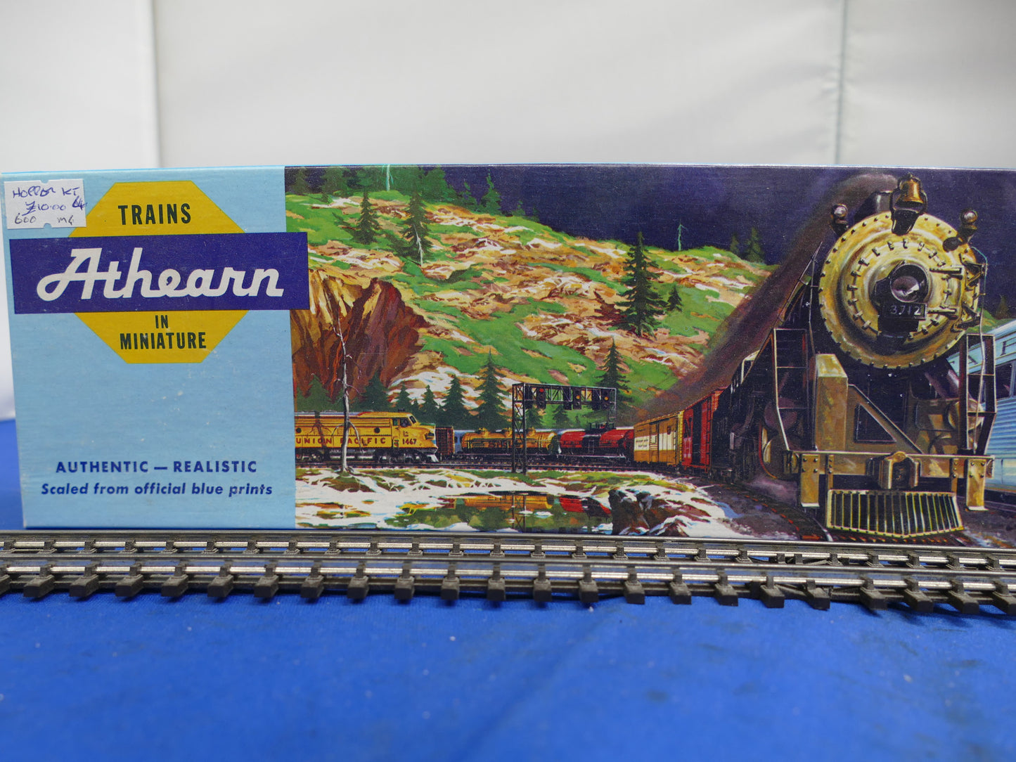 Athearn HO - 54' Covered Hopper (used)