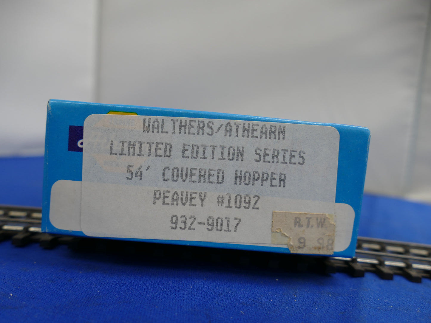 Athearn HO - 54' Covered Hopper (used)