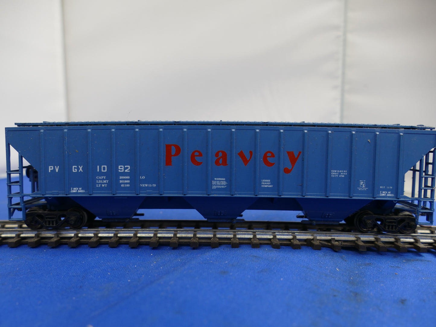 Athearn HO - 54' Covered Hopper (used)