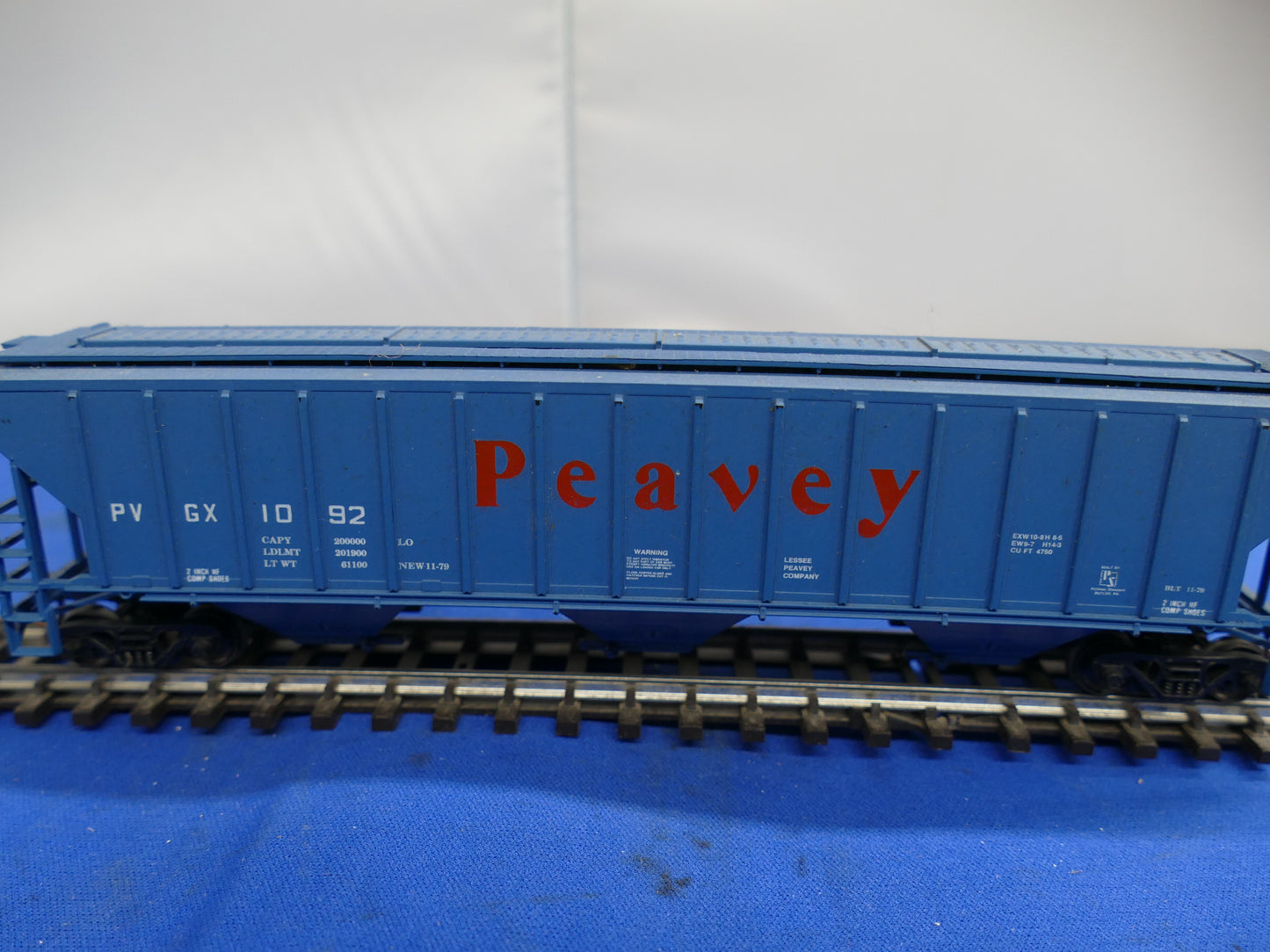 Athearn HO - 54' Covered Hopper (used)