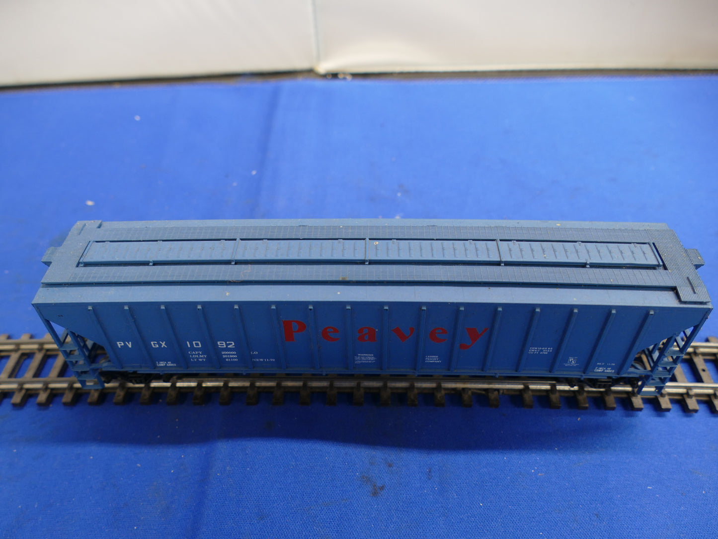 Athearn HO - 54' Covered Hopper (used)