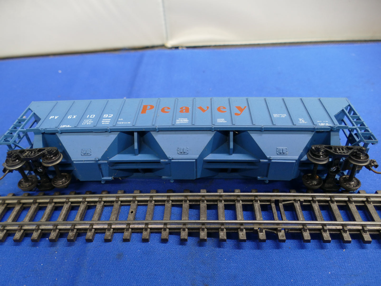 Athearn HO - 54' Covered Hopper (used)