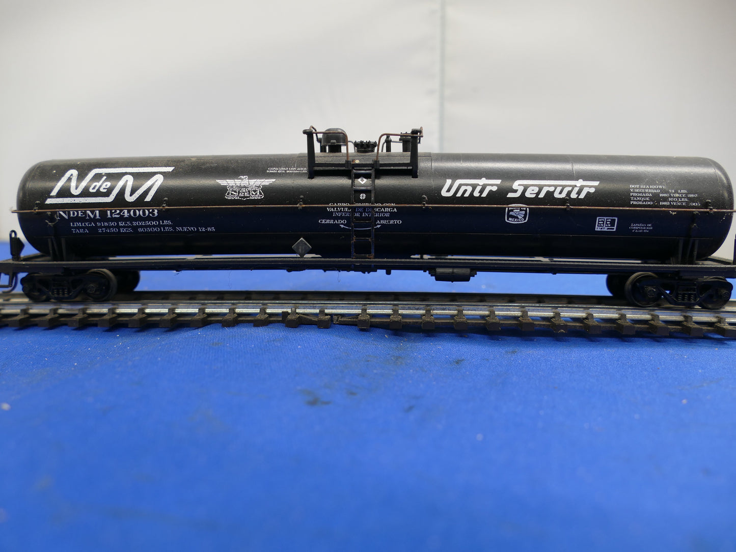 Athearn HO - 62' Tank Car (used)