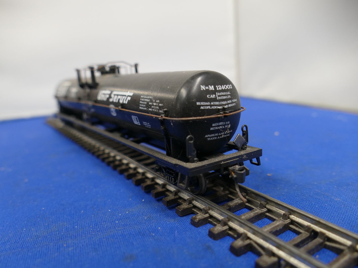Athearn HO - 62' Tank Car (used)