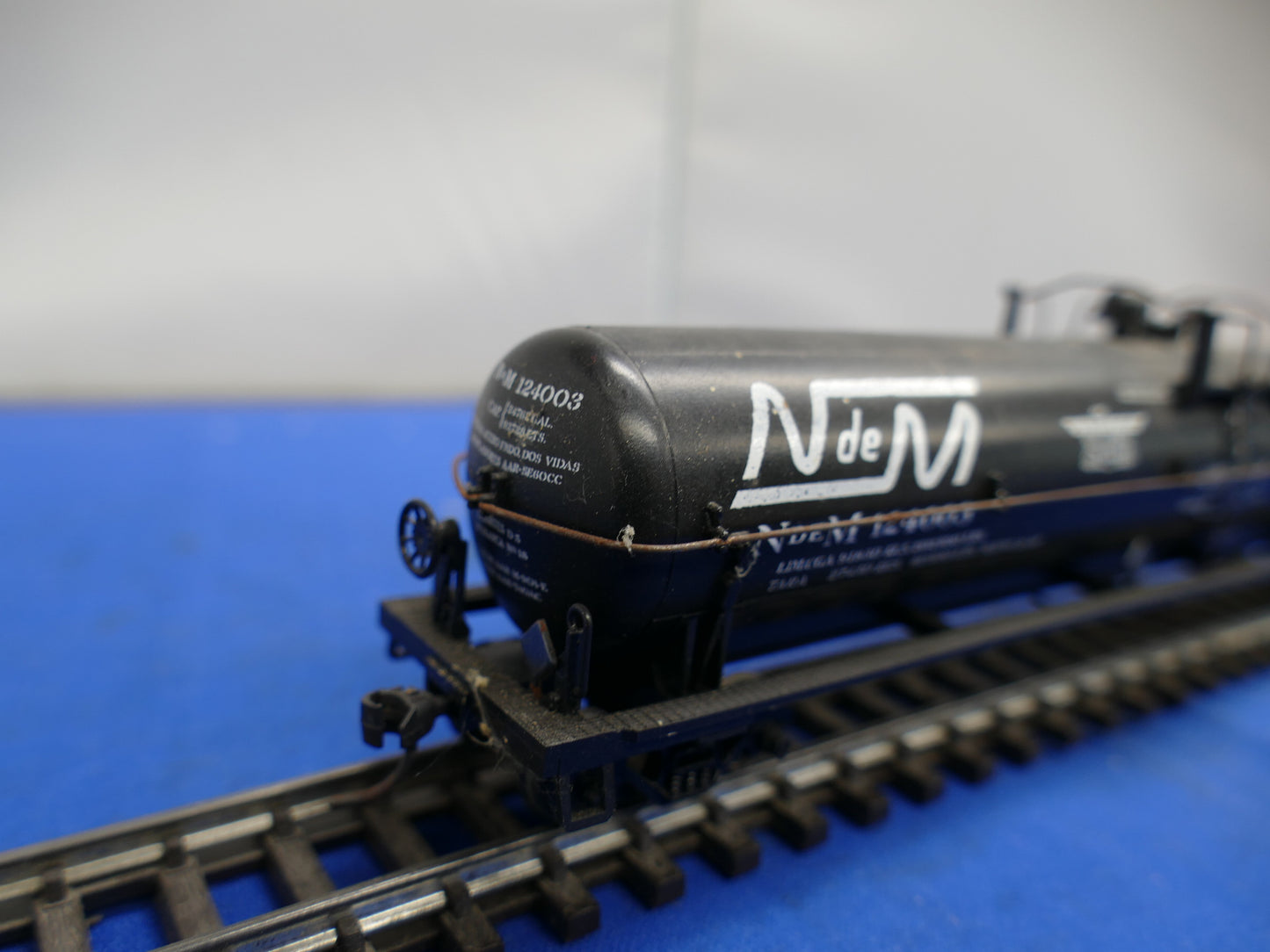 Athearn HO - 62' Tank Car (used)